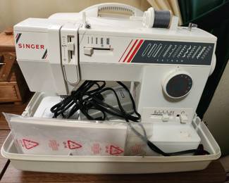 Multi Stitch Singer Portable Sewing Machine in Case. Looks like new.