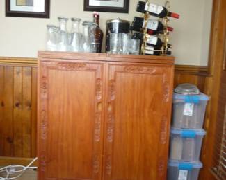 bar-ware / cabinet 
