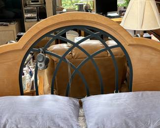 King Size 4-Poster Bead with two matching night stand end tables