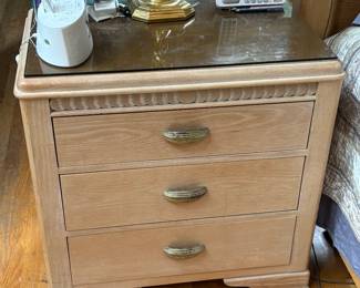 King Size 4-Poster Bead with two matching night stand end tables