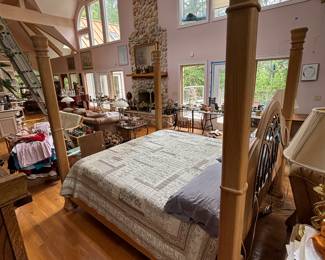 King Size 4-Poster Bead with two matching night stand end tables