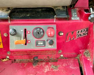 Country Clipper 21 HP Commercial Lawn Mower 884 Hours of Service - Running