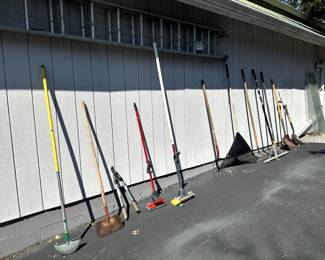 LAWN AND GARDEN TOOLS