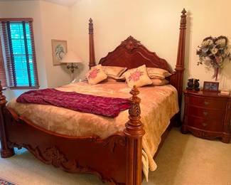 This bed set is Beautiful!!