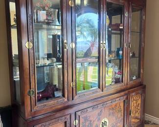 Incredible Asian curio cabinet 