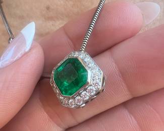 Gorgeous Columbian Emerald with rows of diamonds 
