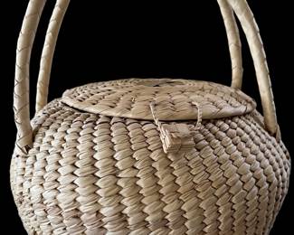 Basket w Handles
