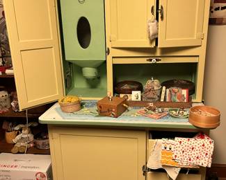 Pristine Hoosier cabinet!