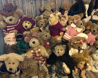 Boyd’s Bears and accessories everywhere!