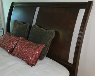 Queen sleigh bed