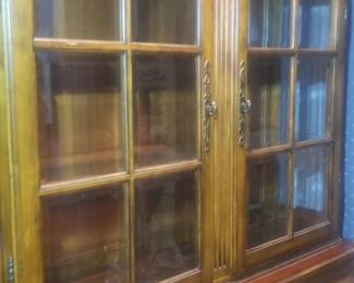 Gorgeous Ethan Allen china cabinet