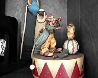 ANRI antique music box w classic woodwork "Music Box Dancer" circus clown w dog