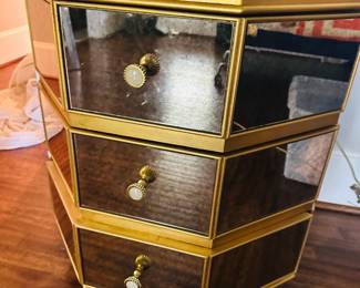 2 mirrors good side tables 