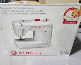 Singer Sewing Machine 