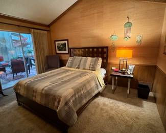 queen bed w/side table.