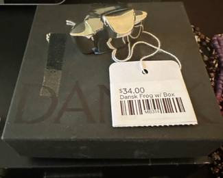 Dansk frog with box