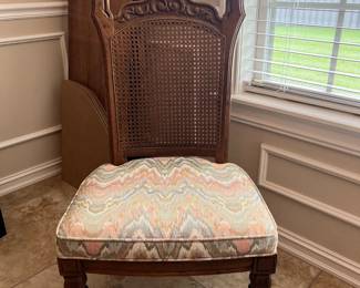 Dining Table with SIX chairs (five side and one armchair) with TWO Leaves and a set of Pads $250.00