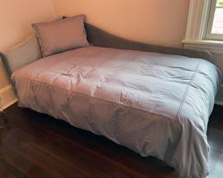 Modern Design Twin Size Upholstered Daybed