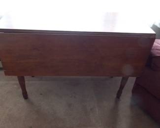 Drop leaf table