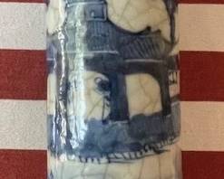 Antique Chines Qing Dynasty blue and white porcelain vase.