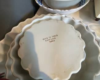 Set of Lenwile Ardalt Oven to Table bake ware in four sizes. 