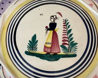 Vintage hand painted Henriot Quimper 10" dinner plate.