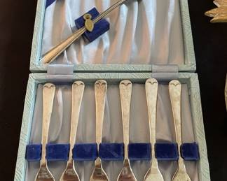 Treasure Masters, Sheffield England Vintage Set Of 7 Gold Plated Cocktail Forks, Original Box.