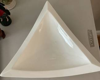 HB modern white ceramic triangle dish.