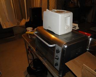 Toaster, and toaster oven