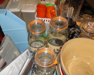 OOOOOOO...........lookey here, some vintage storage containers, in remarkable condition.