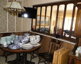 Lots to see and look at in the kitchen alone