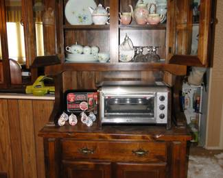 Solid wood hutch, great for storage or cooking supplies, and baking items.  Great project piece to turn into a jelly cupboard, or nice area for craft supplies too