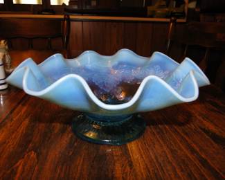 Low profile of the blue ripple bowl
