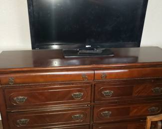 Dresser
TV 