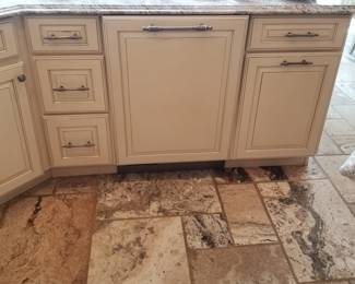 Kitchen cabinetry - base cabinet; dishwasher