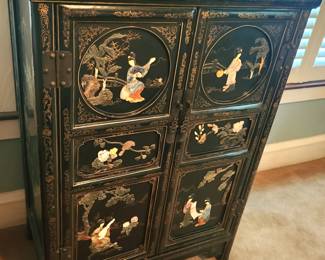 Nice oriental style cabinet 