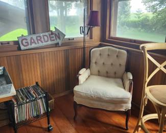 Cute chair and decor in the sunroom