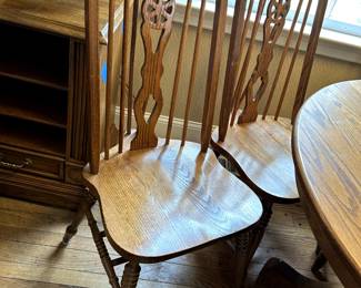 #22 Round to Oval Oak Table w/pedestal Leg & 6 chairs w/1 leaf - 48-66x29	 $200.00 
