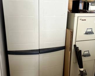 #128	Workforce Rubbermaid 4 Shelf Cabinet w/2 doors  - 30x19x70	 $75.00 
