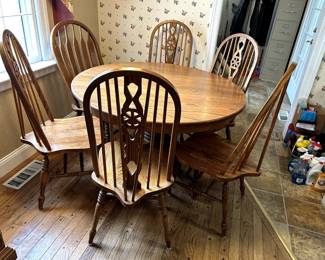 #22 Round to Oval Oak Table w/pedestal Leg & 6 chairs w/1 leaf - 48-66x29	 $200.00 
