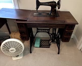 #32	Singer Sewing Machine in Singer Cabinet w/6 carved drawers 	 $100.00 
