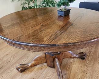 Round Pedestal Table w/Claw Feet