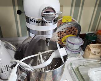 Nice KitchenAid Mixer 