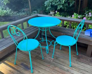 Reproduction ice cream parlor table with 2 chairs
