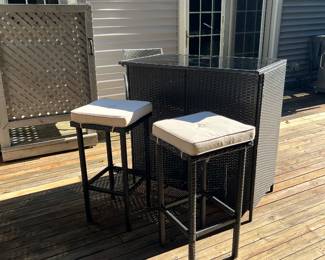 Outdoor bar with 2 stools