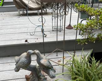 Vintage kissing doves - cement