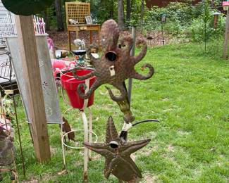 Sea animal metal bird house stand