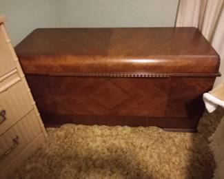 Nice Lane Cedar Chest. Excellent condition