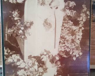 Genuine CDV (carte de visite) Cabinet Card, POST-MORTEM in Portland Oregon. 1850 - 1900.  After 1900 most CDV photos had squared corners as opposed to rounded corners prior to 1900.