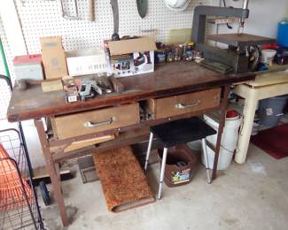 Nice SOLID tool bench and great high quality scroll saw